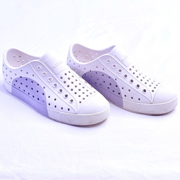 Native Shoes Other - Native Shoes Jefferson Block Girls 1 Boys Juniors Shell White Sneakers Vegan